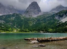 奥地利高山湖Seebensee和Drachensee徒步